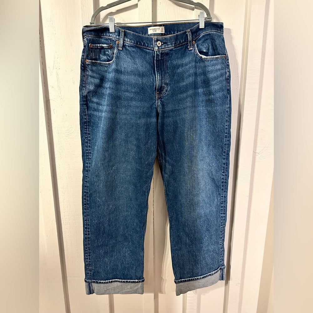 Abercrombie & Fitch Curve Love Baggy, Low rise CUFFED Jeans